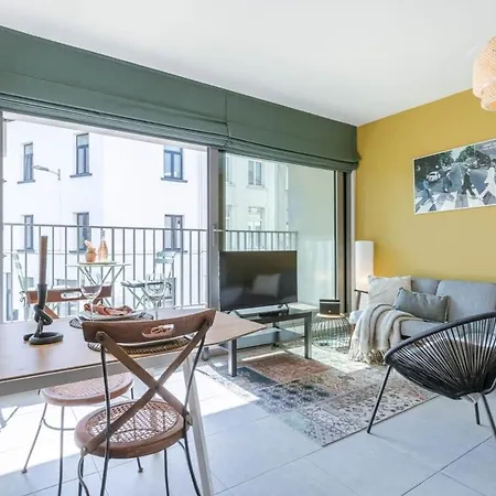 Comfortable With Terrace In Apartamento *
