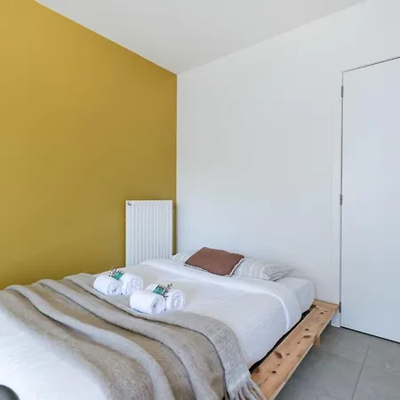 Comfortable With Terrace In Apartamento *
